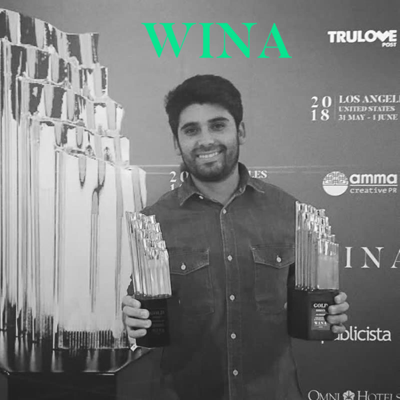 Fernando Riquelme con trofeos de oro en WINA Festival, Los Ángeles 2018